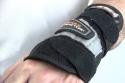Protège Poignet 3 Straps, Shock Doctor -Martiaux Boutique protege poignet 3 straps shock doctor 2